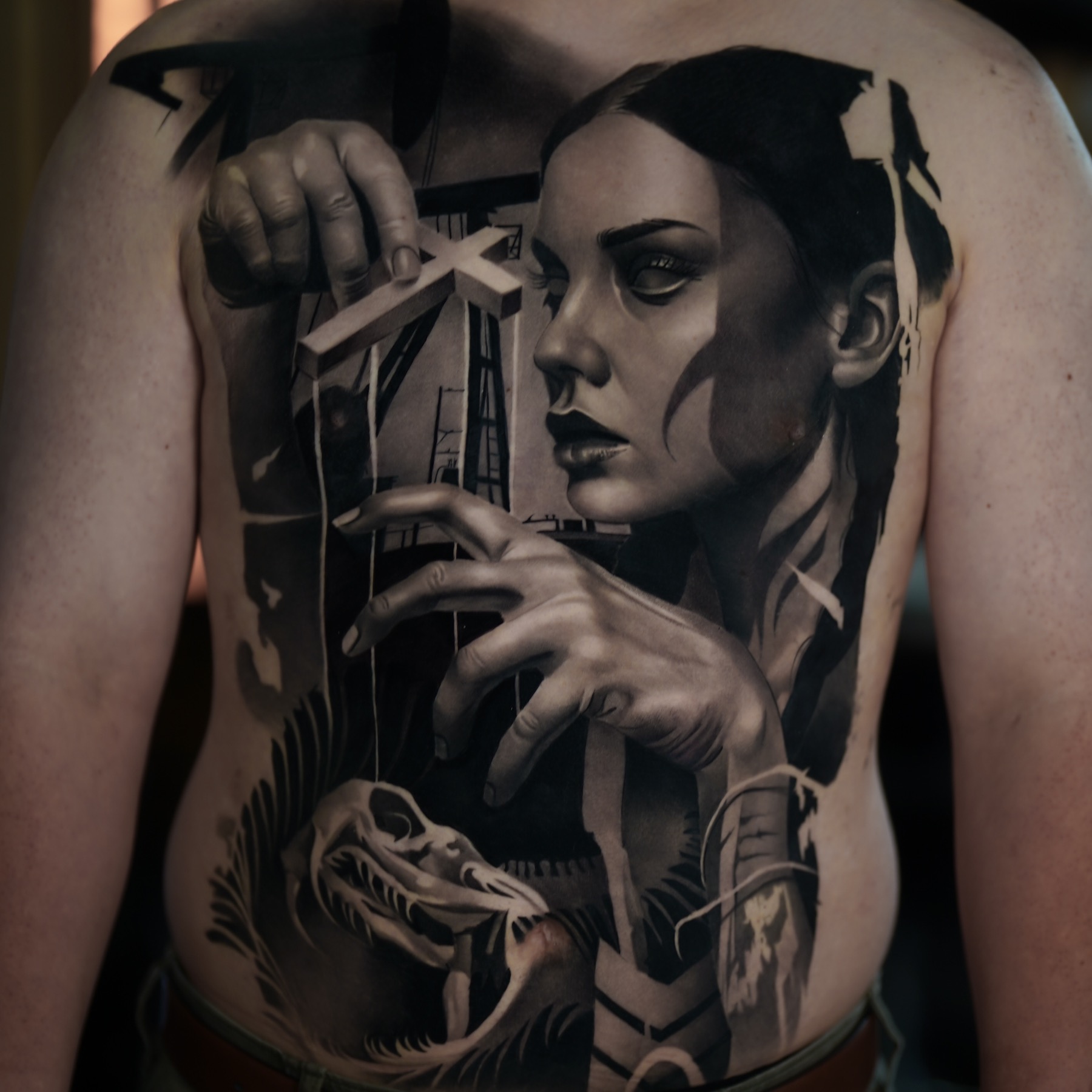 Dark realism back detail tattoo by Fábio Guerreiro.
