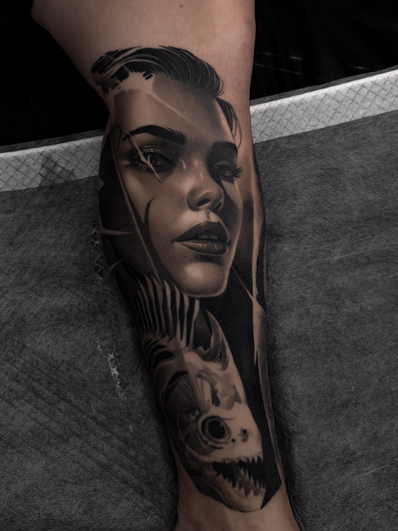 Black and grey arm sleeve tattoo by Fábio Guerreiro.