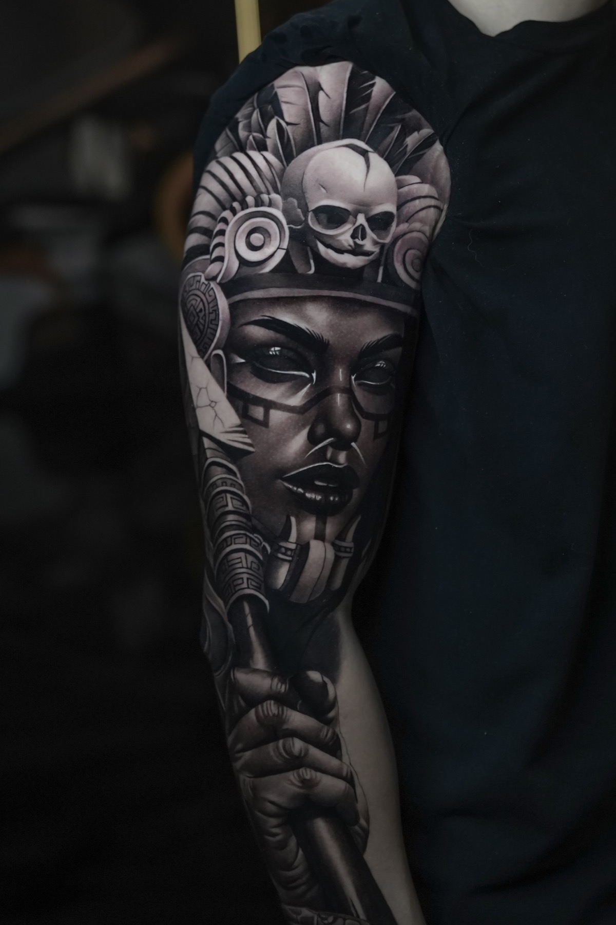 Black and grey leg tattoo by Fábio Guerreiro.