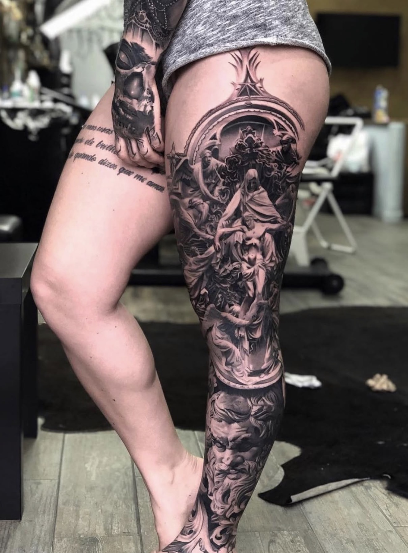 Black and grey full leg tattoo by Fábio Guerreiro.